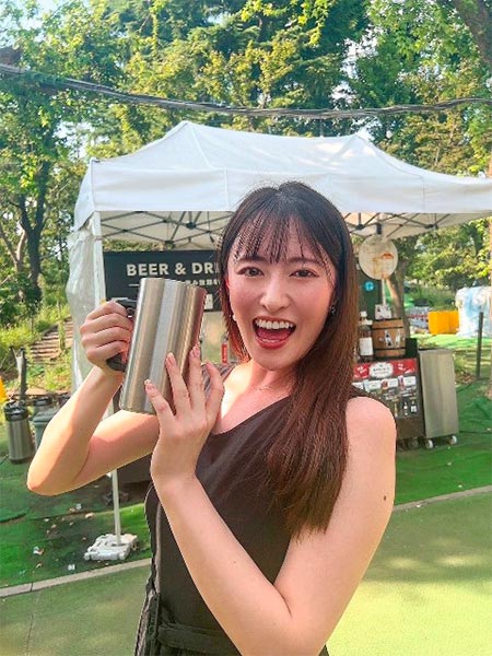 ビール飲む具嶋