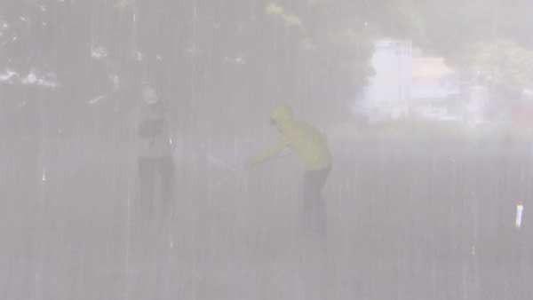 傘ひっくり返る