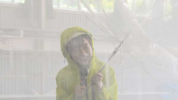 傘ひっくり返る2