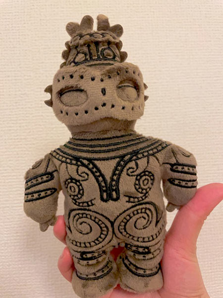 遮光器土偶のポーチ正面