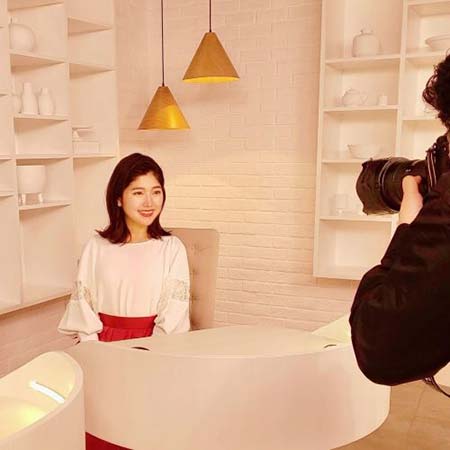 キャスター席で撮影