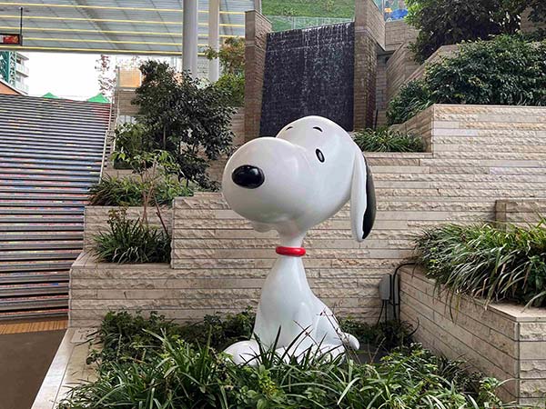 スヌーピーの像