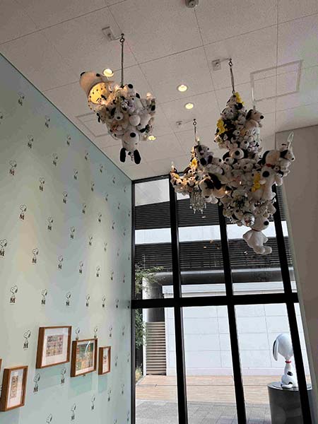 天井のぬいぐるみシャンデリア