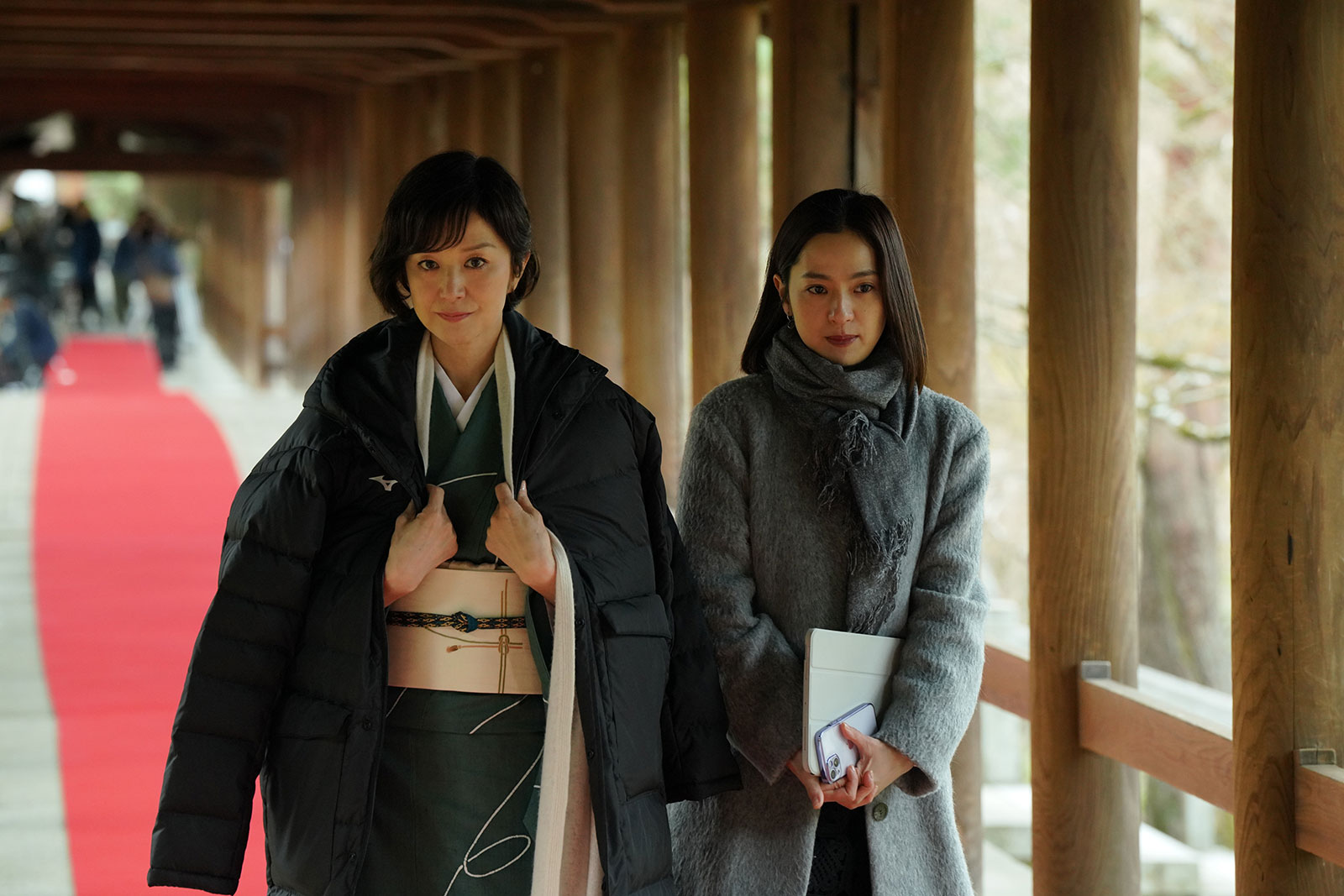 場面写真：早見倫子と久住栞奈