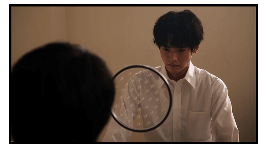 向き合う羽男と大庭