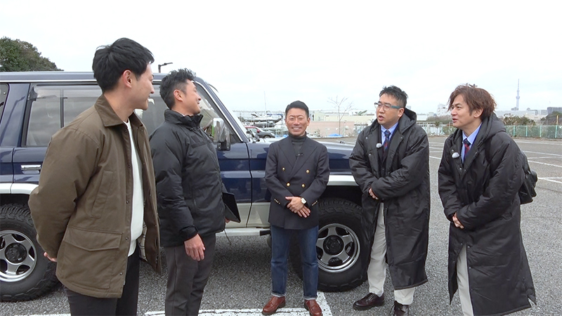 駐車場で企画会議！