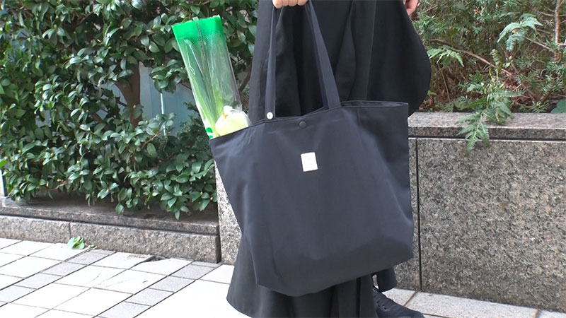 ■三和製作所「バケツにもなる撥水バッグ」 3,278円