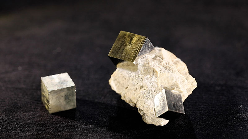 ■黄鉄鉱（パイライト）