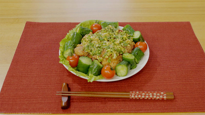 「薬味たっぷり！大好物の<ruby>油淋鶏<rp>(<rt>ユーリンチー<rp>)</ruby>」 ※人生最高の一品