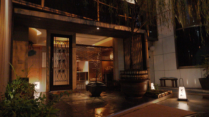 東京・麻布台 「サプライズ演出に感激！鯛の塩釜焼き」