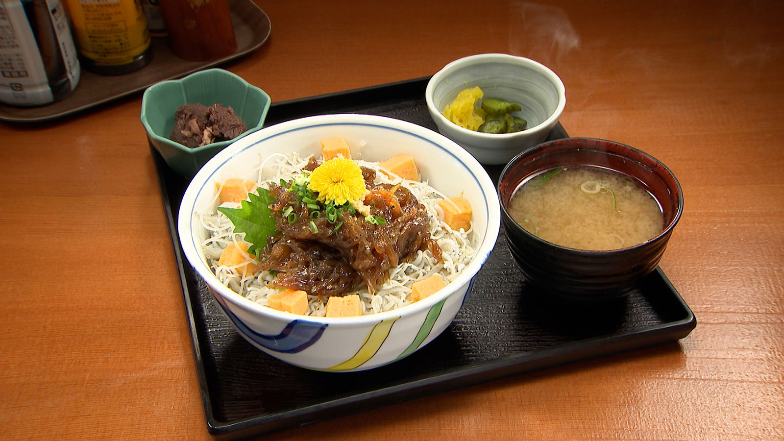 【連日大盛況！新鮮な地魚を使った海鮮料理店】