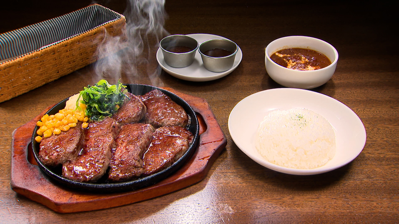 【うまみ溢れる肉料理をリーズナブルに楽しめるステーキハウス！】