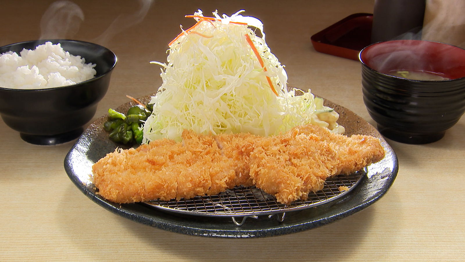 【地元の老舗精肉店直営！十勝産豚肉を贅沢に味わえる人気店！】