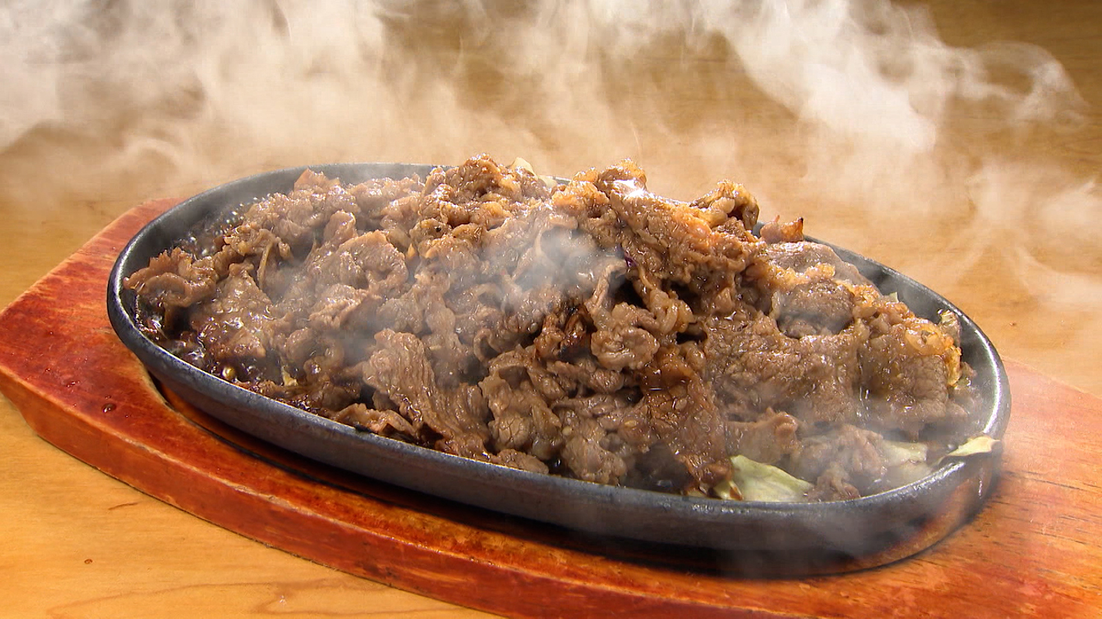 【数々の沖縄料理を楽しむことのできる地元で大人気の居酒屋！】