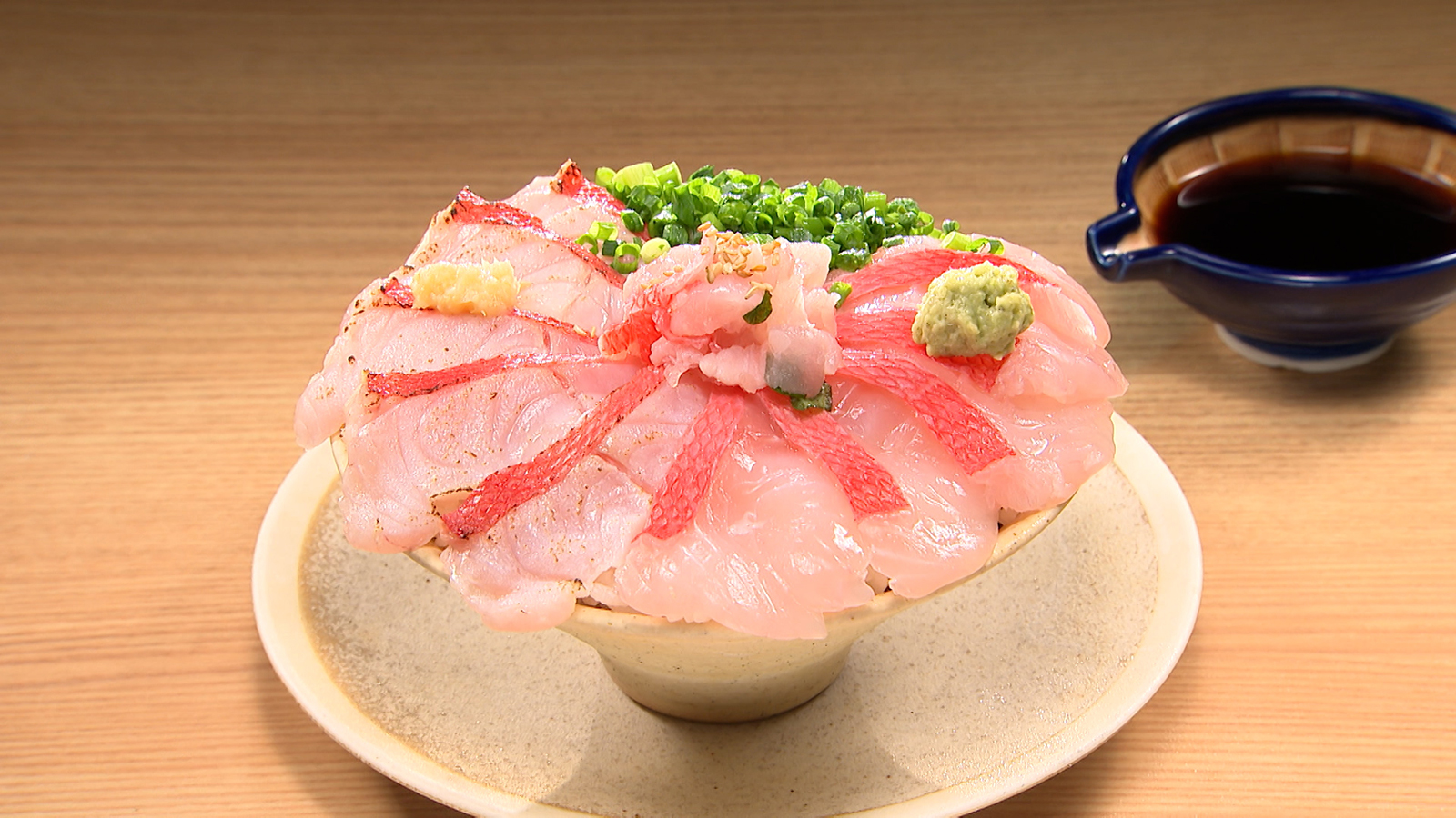 【種類豊富な海鮮丼や定食を取り揃える行列の絶えない海鮮食堂】