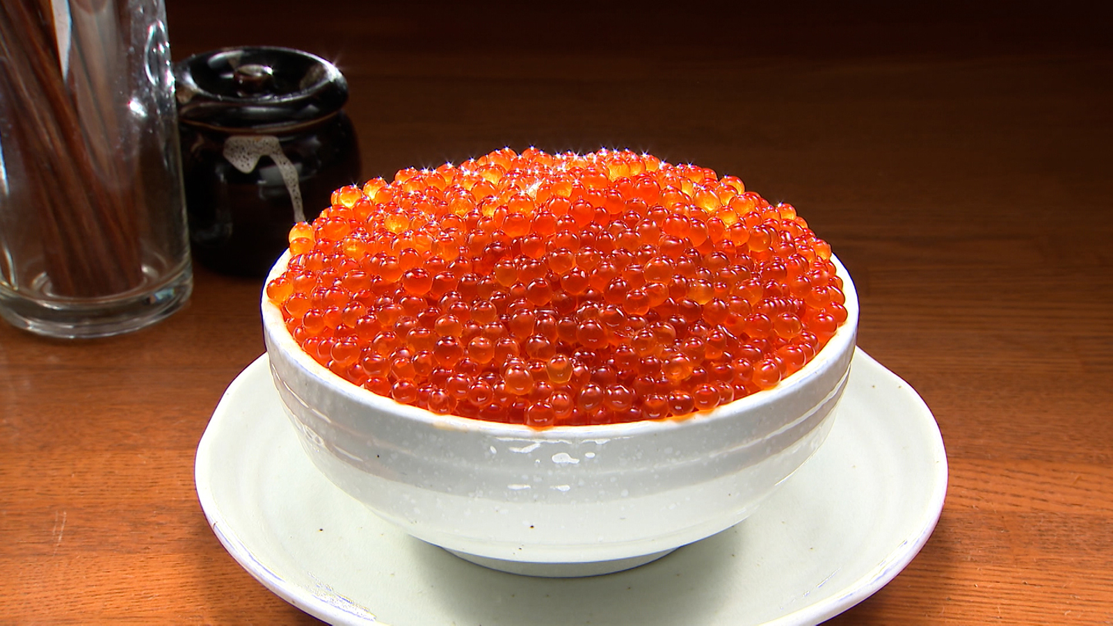 【連日多くの人が訪れる！大盛りド迫力つっこ飯！】