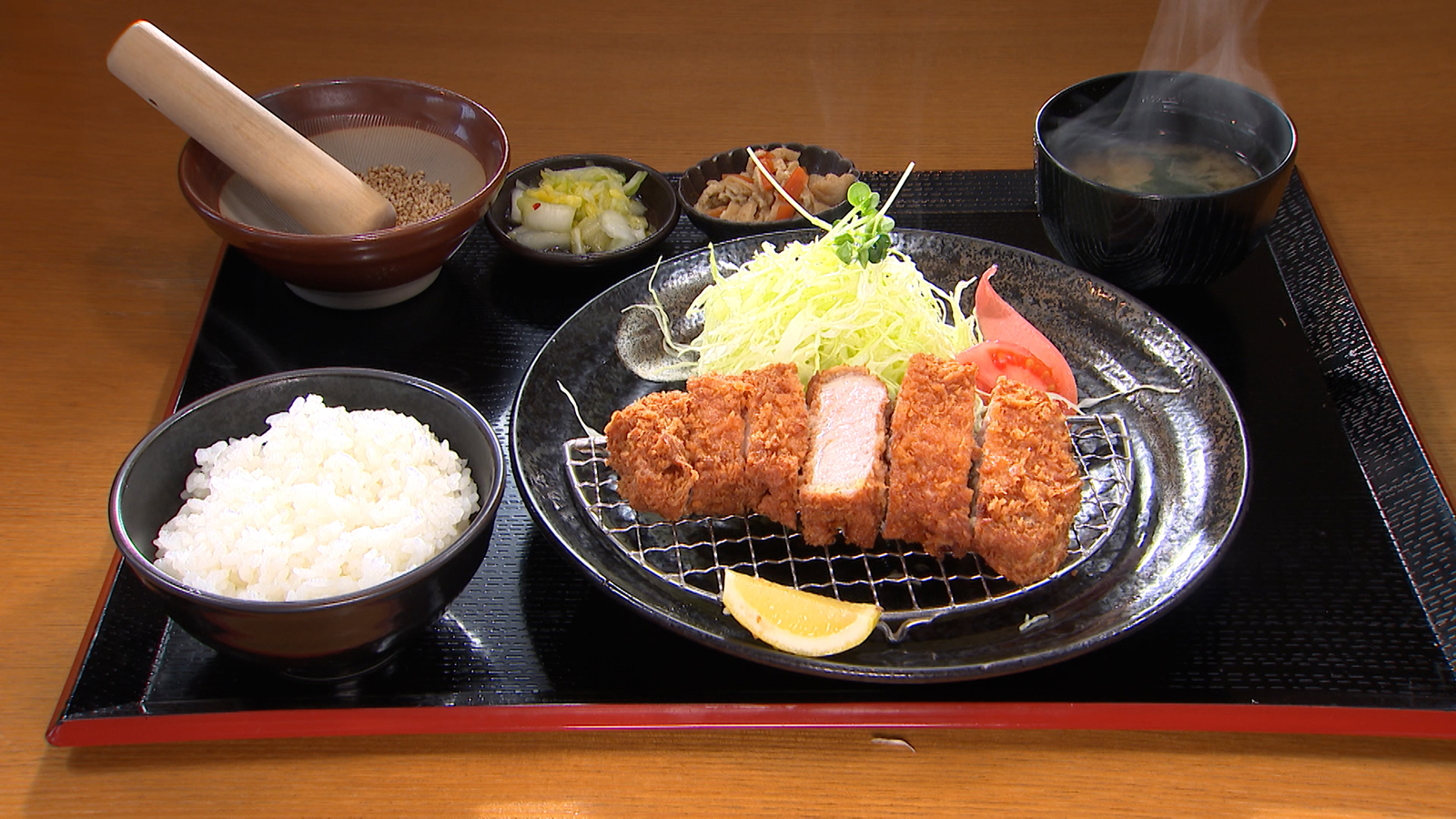 【とんかつ歴50年の店主が作る絶品フライ料理がいただけるお店！】