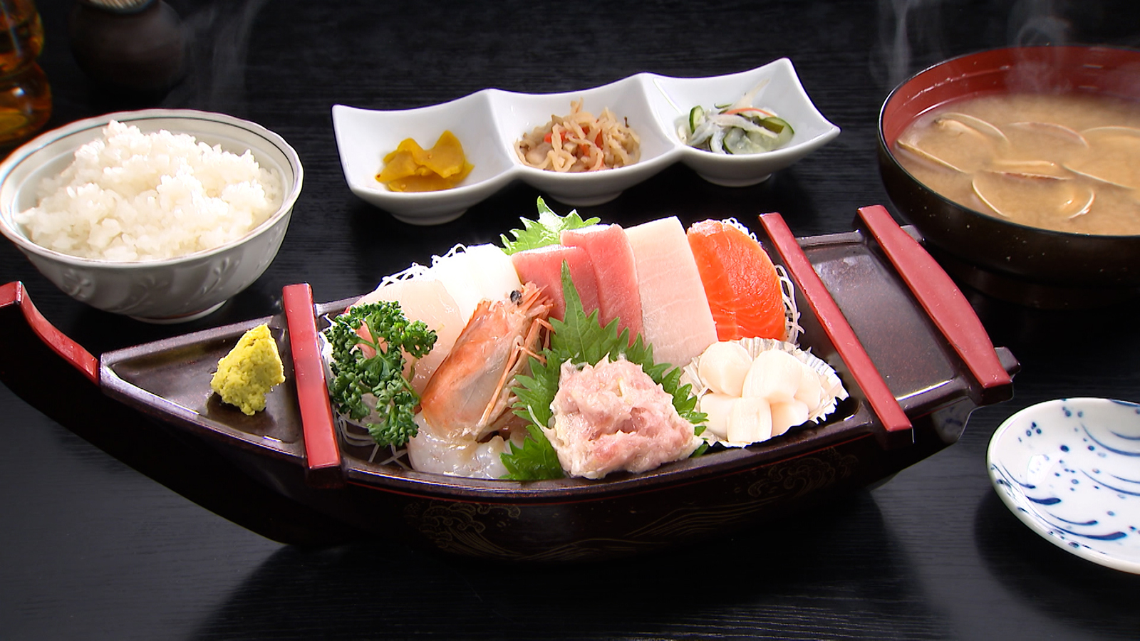 【地元の水産卸直営！鮮度抜群の海鮮料理店！】