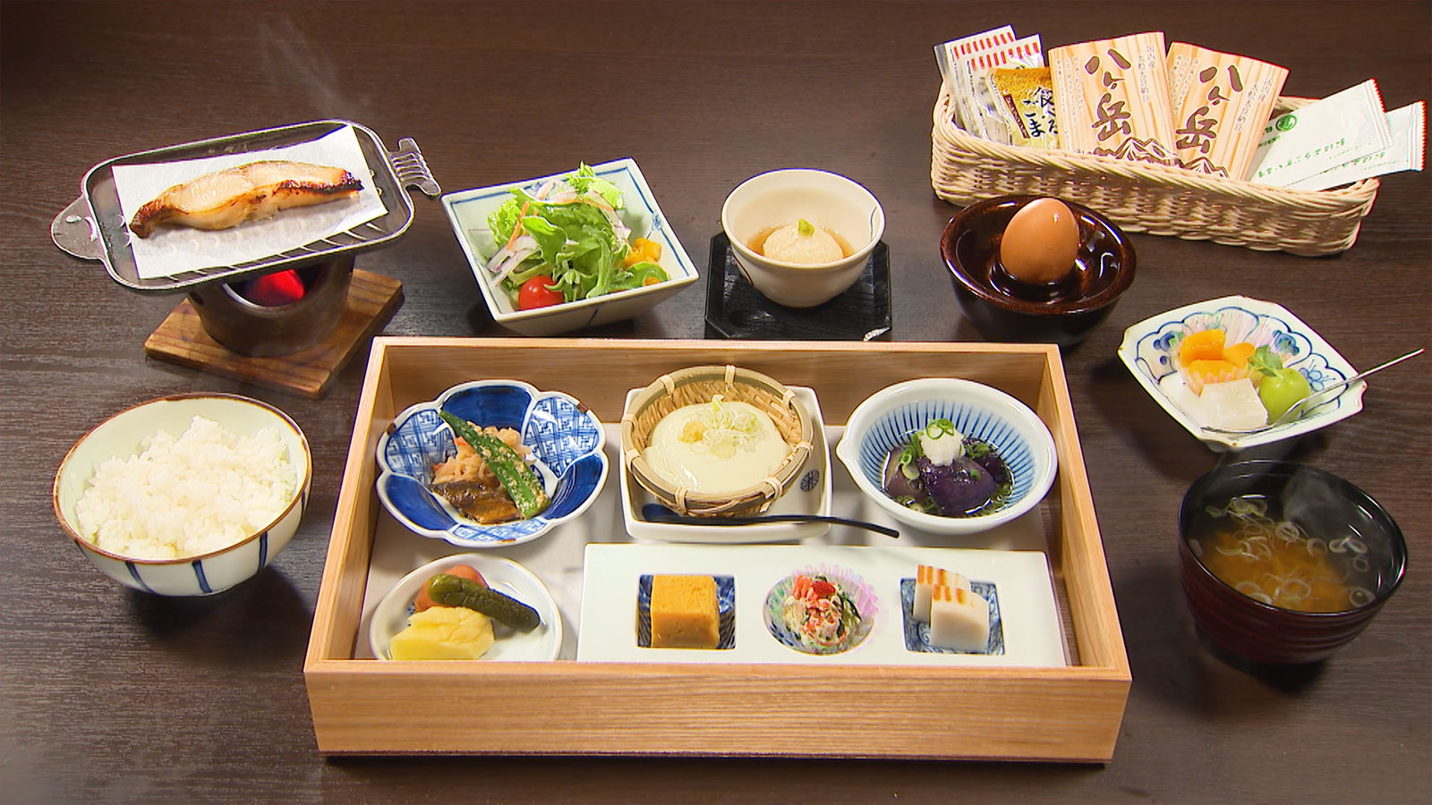 日本庭園が四季を彩る甲州屈指の温泉宿！「銘石の宿 かげつ」