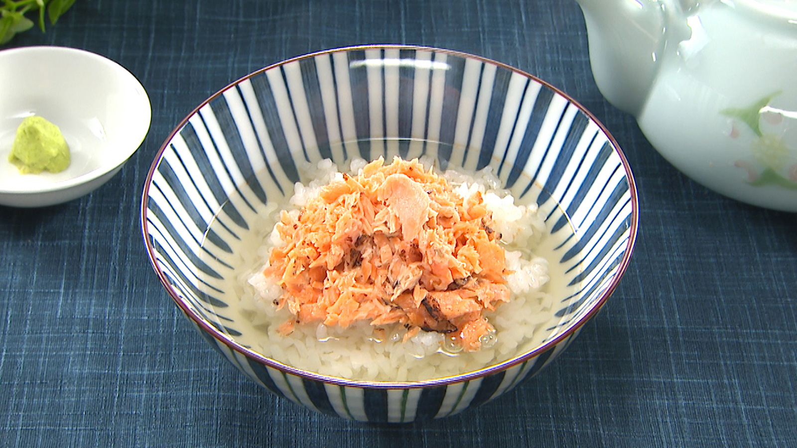 【炙り鮭塩糀焼 だし茶漬け】