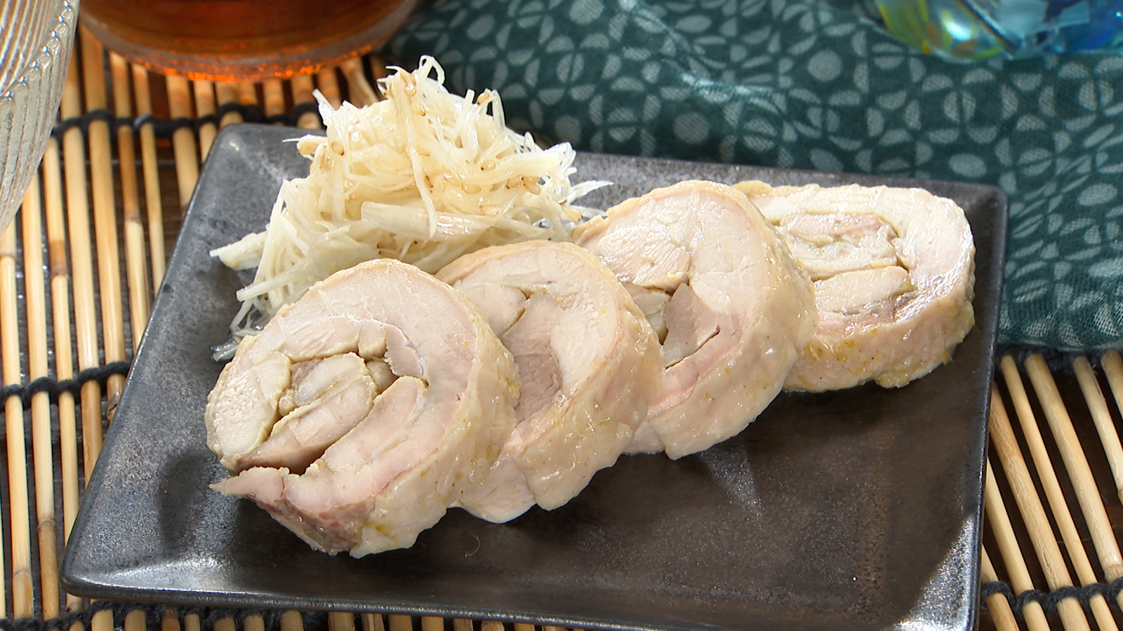 「鶏チャーシューの柚子胡椒巻き」のレシピ