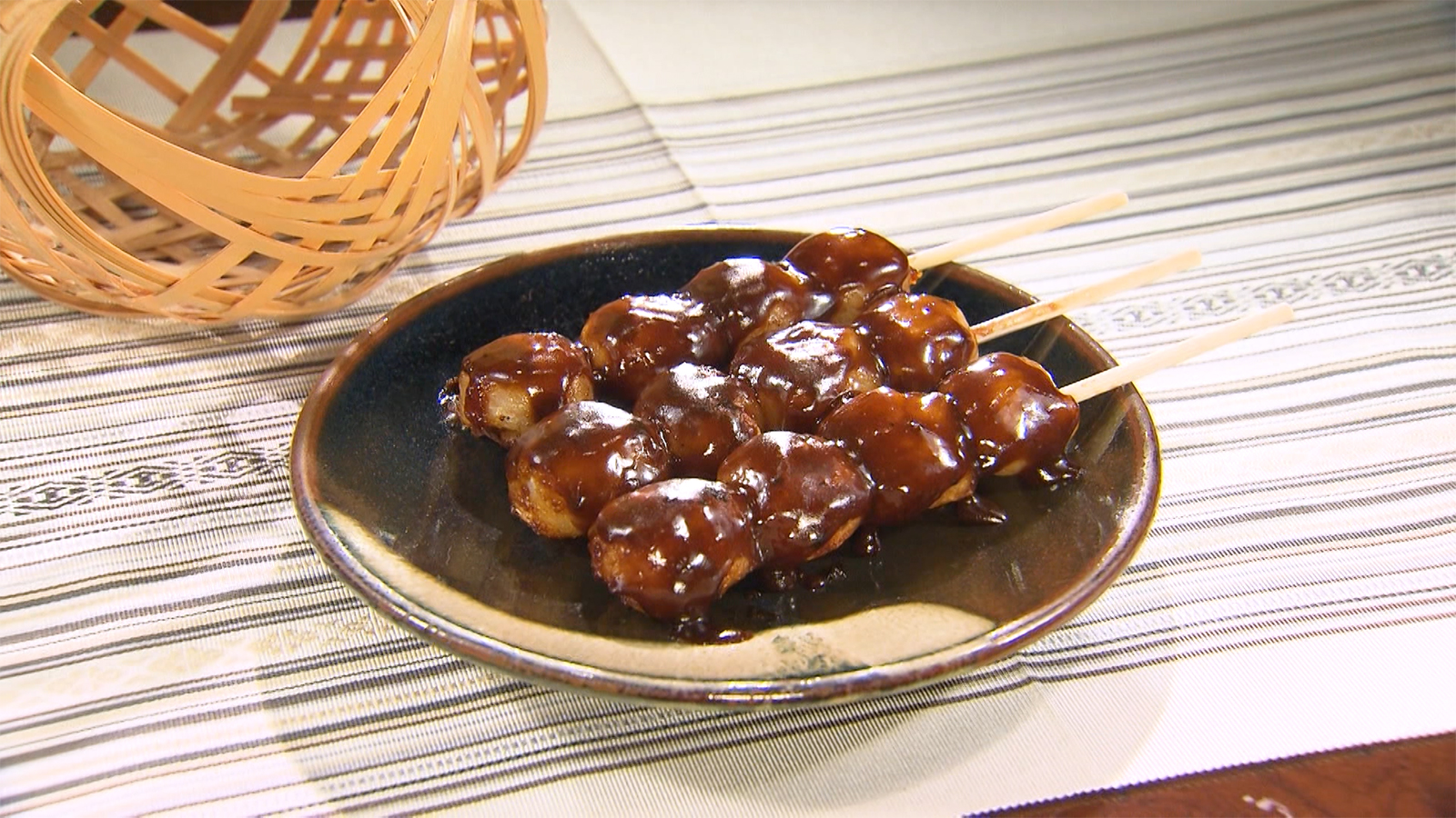 ③日光東照宮の初詣で是非とも味わいたい「日光宮前だんご」