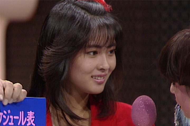 スタジオで黒柳さん&松下さんとトークをする中山美穂さん 写真